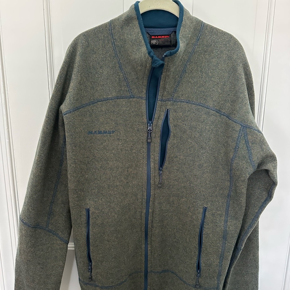 Mammut Jacket Collar Detail in Olive Green and Teal